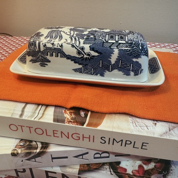 Churchill of England Blue Willow Covered Butter Dish - Staffordshire England - Picture 2 of 6